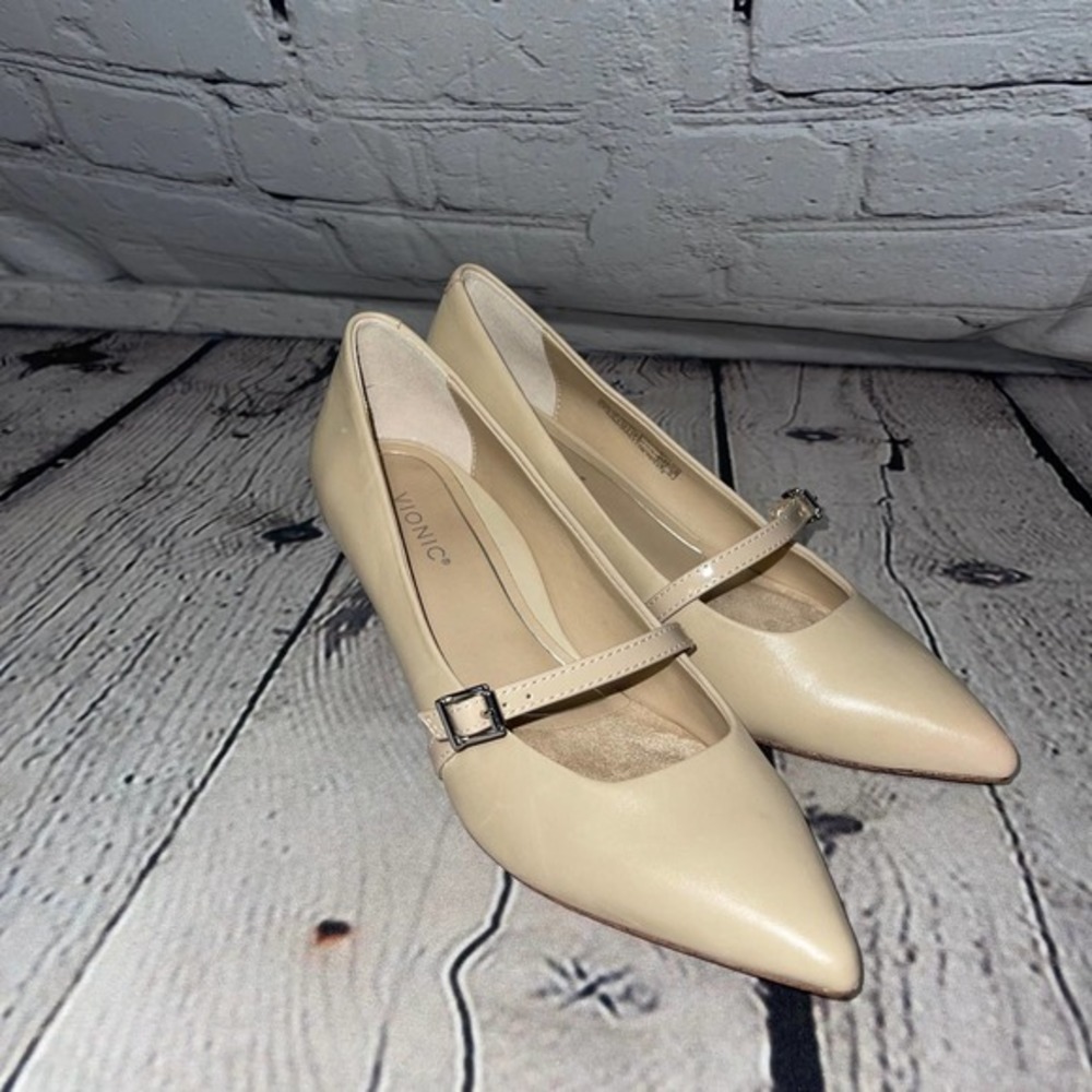 Vionic  Minnie Kitten Heel Shoes